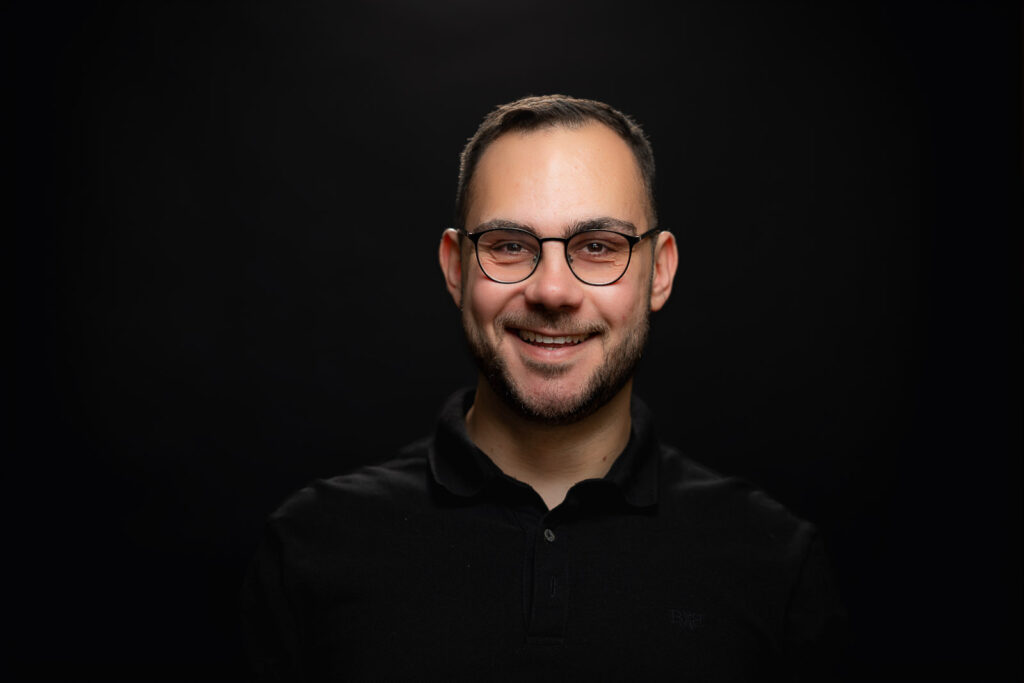 headshots op kantoor van medewerkers 1024x683