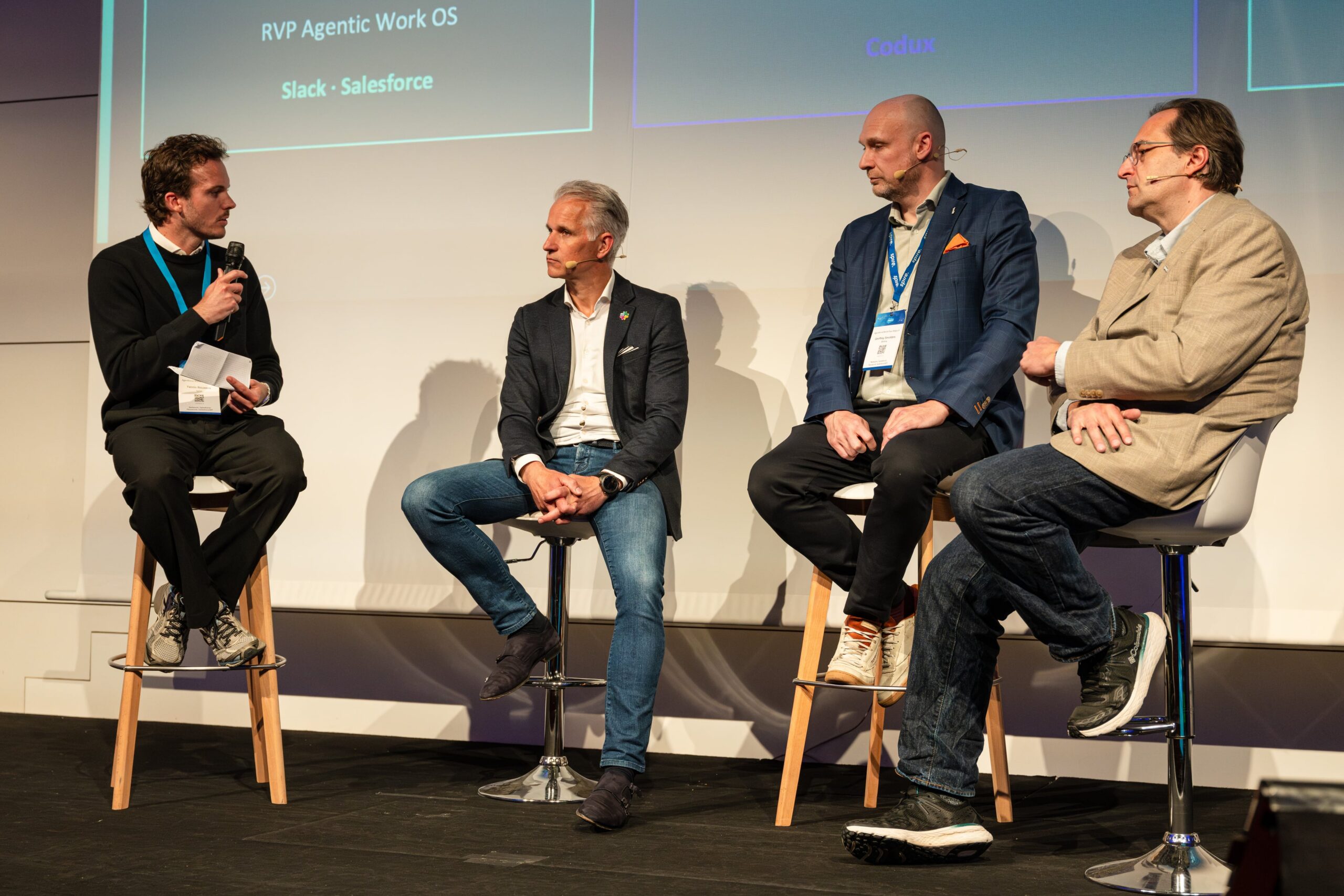 panelgesprek in beeld gebracht op congres